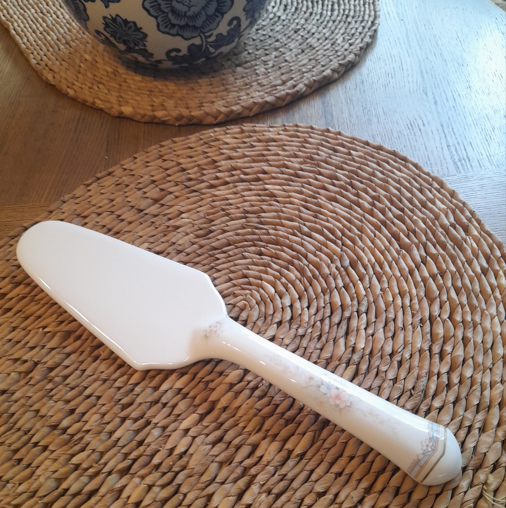 Mikasa Romantic Garden Pie Server